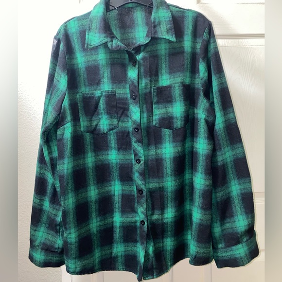 Flannel 💚🖤 - Picture 6 of 8
